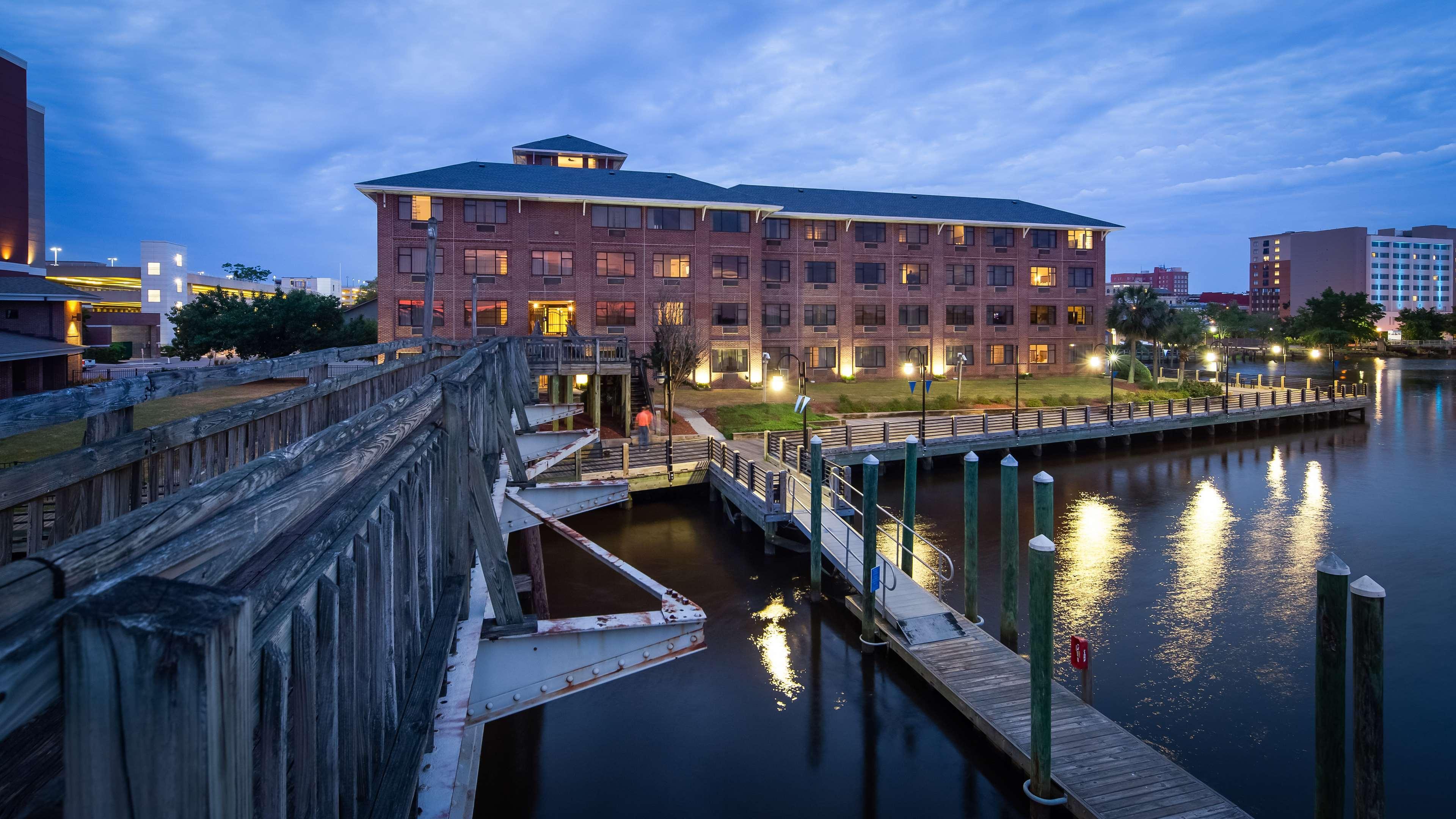 Best Western Plus Coastline Inn Wilmington Exterior foto